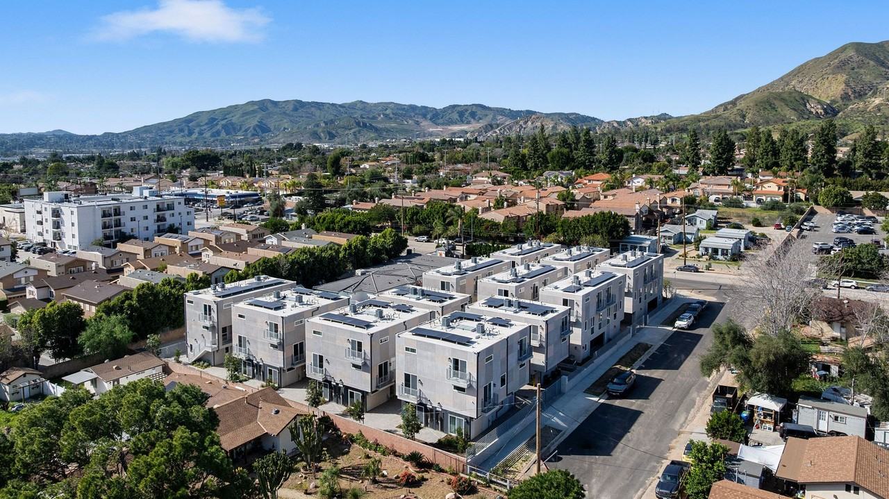 13615 N. Fellows Ave. - Photo 4 of 38