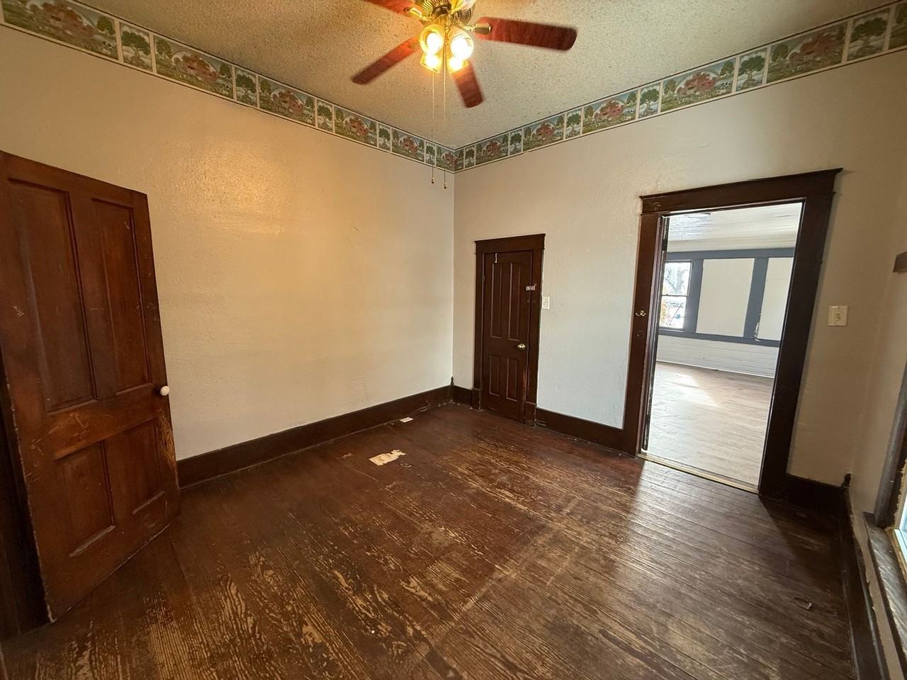 710 W 2nd St - Photo 5 of 9