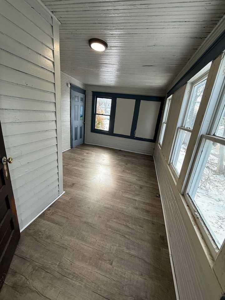 710 W 2nd St - Photo 6 of 9