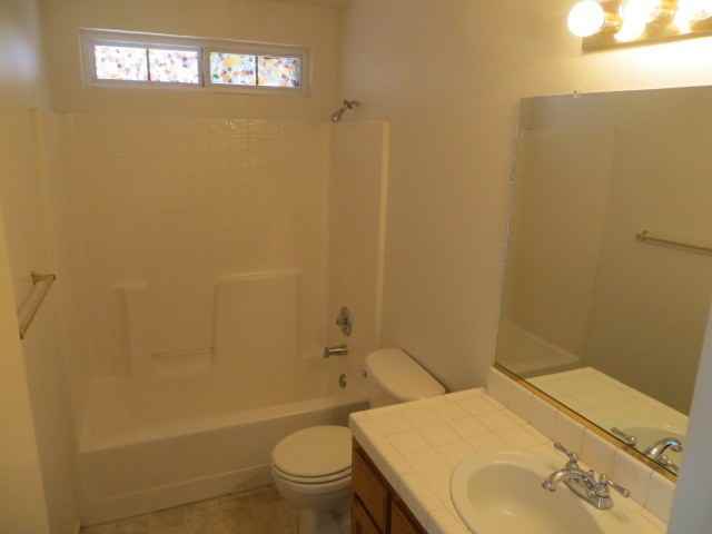 578 16th St - Photo 5 of 11