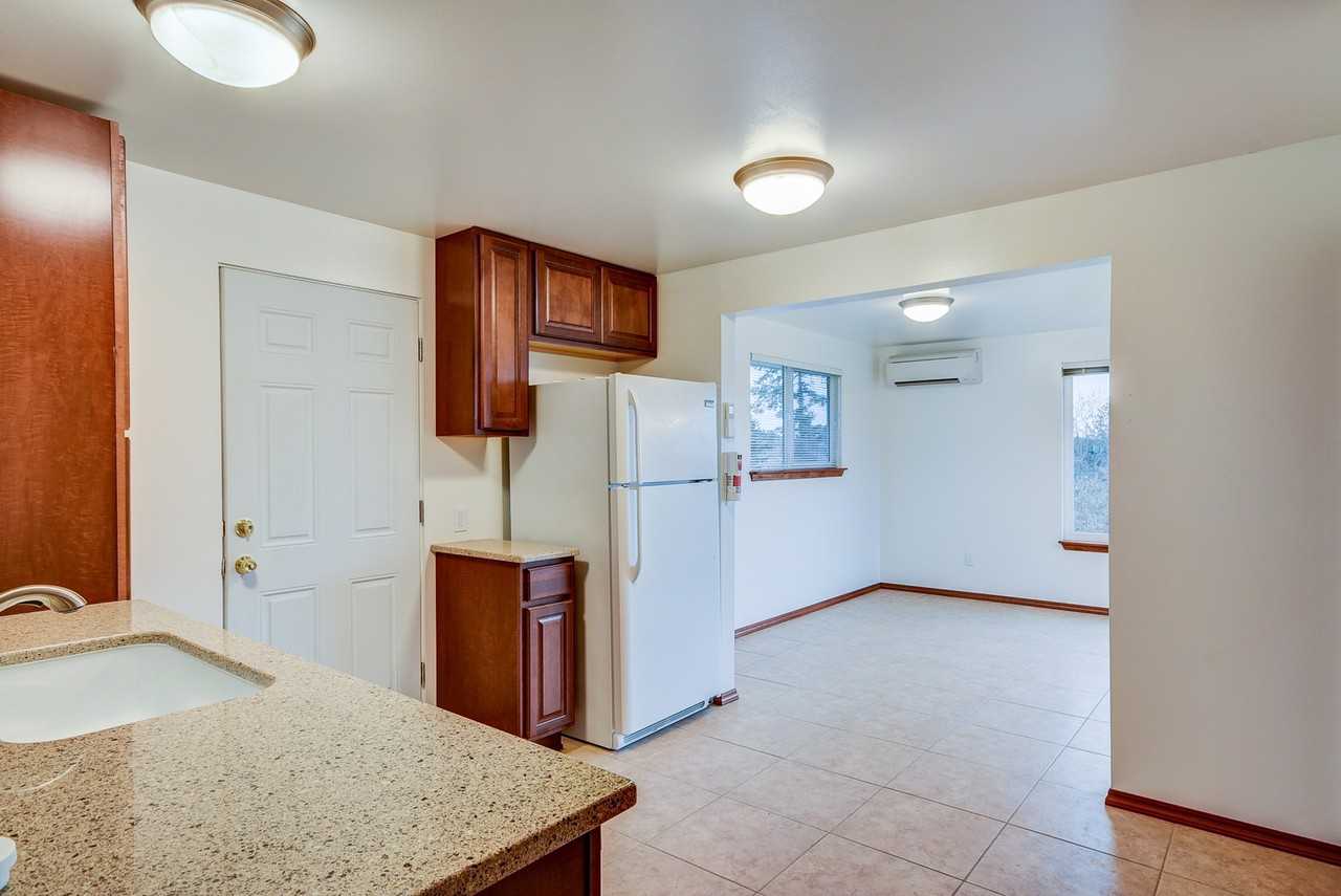 960 Sw Erie St - Photo 6 of 24