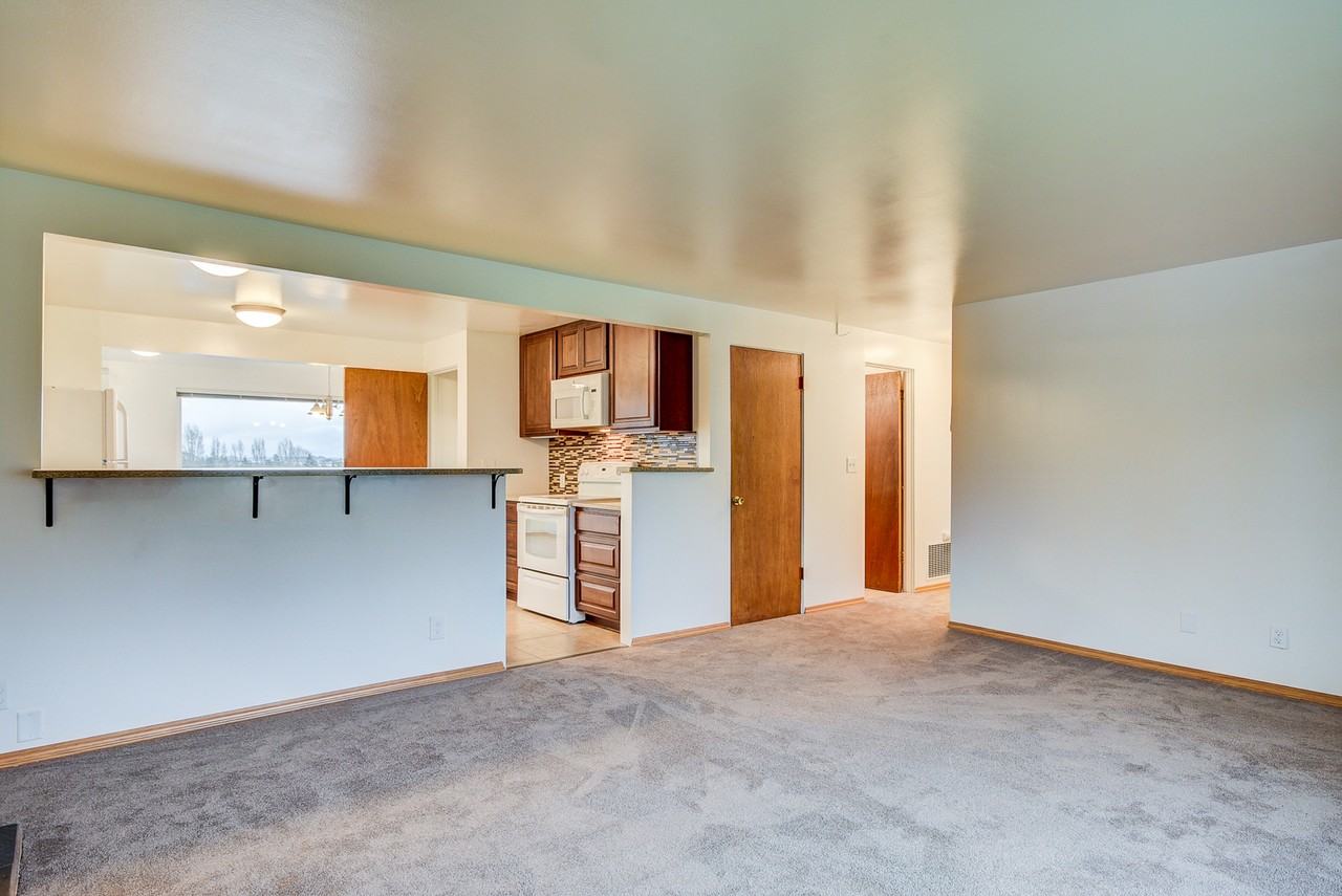 960 Sw Erie St - Photo 7 of 24