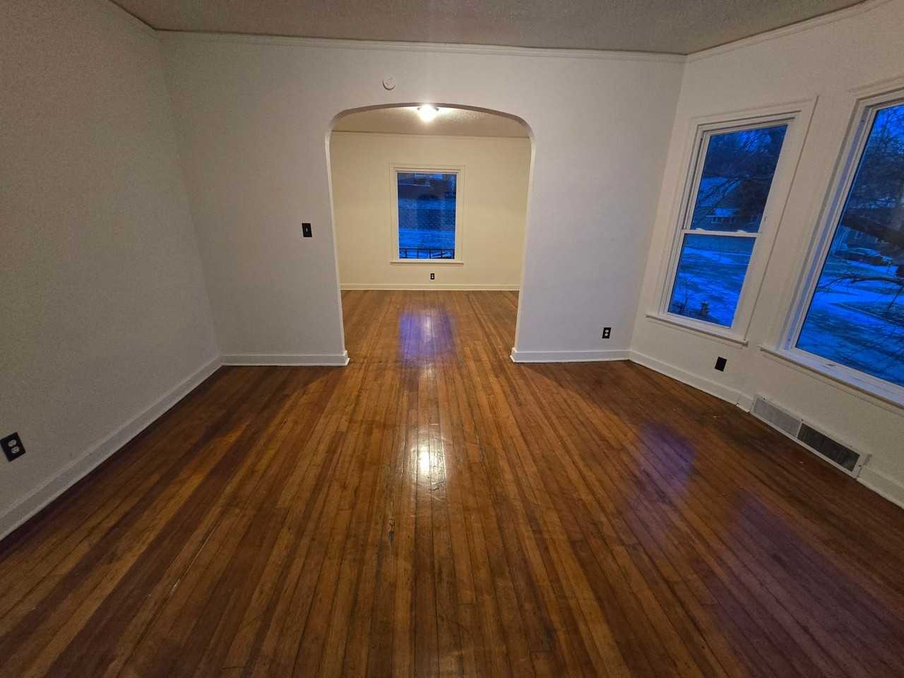 RENT SUX - 1501 MCDONALD ST - Photo 4 of 16