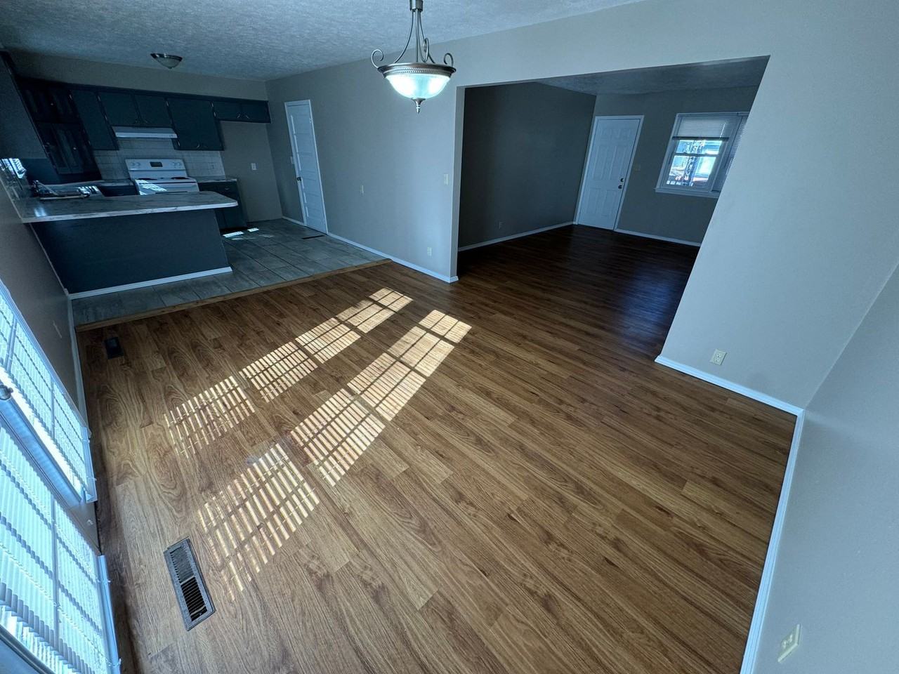 1232 E Cambridge St - Photo 5 of 19