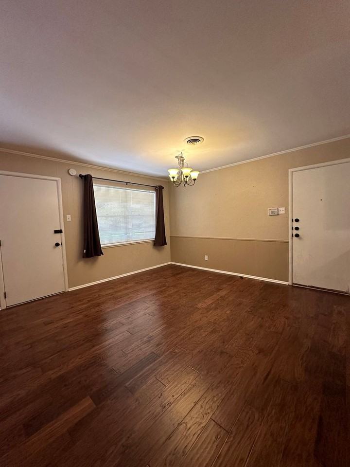 1303 Ford St - Photo 4 of 14