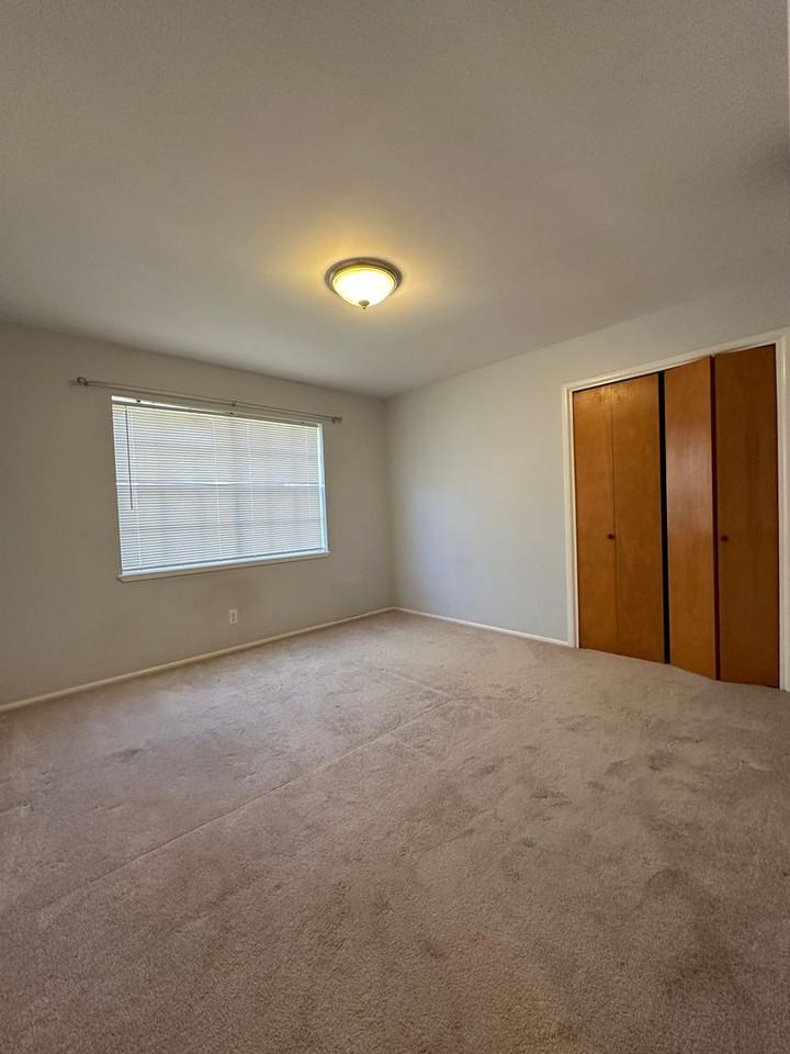 1303 Ford St - Photo 6 of 14