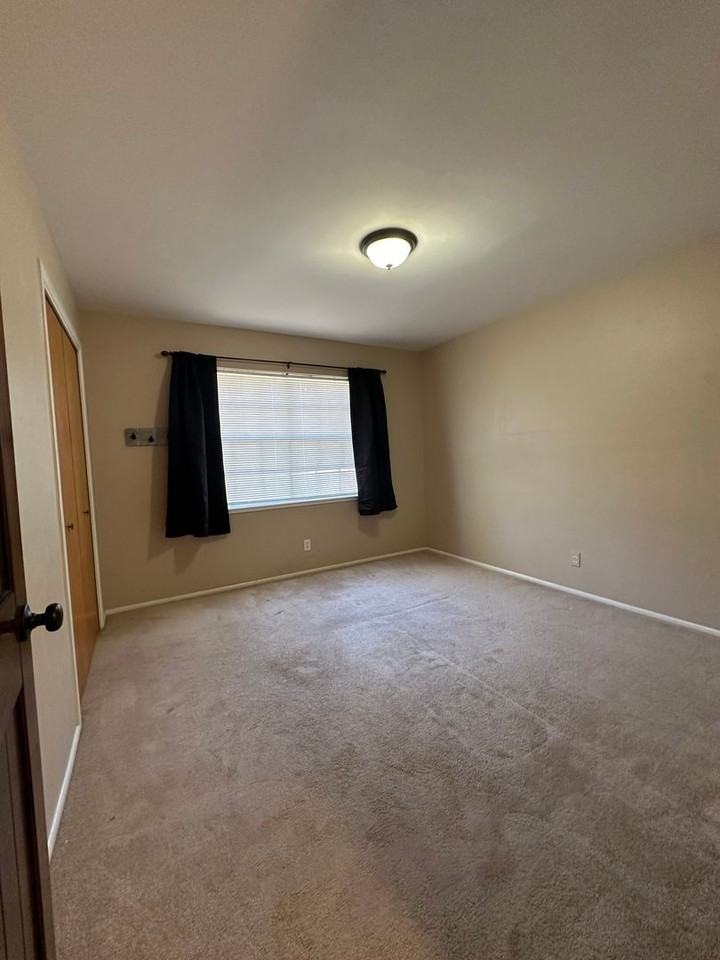 1303 Ford St - Photo 7 of 14