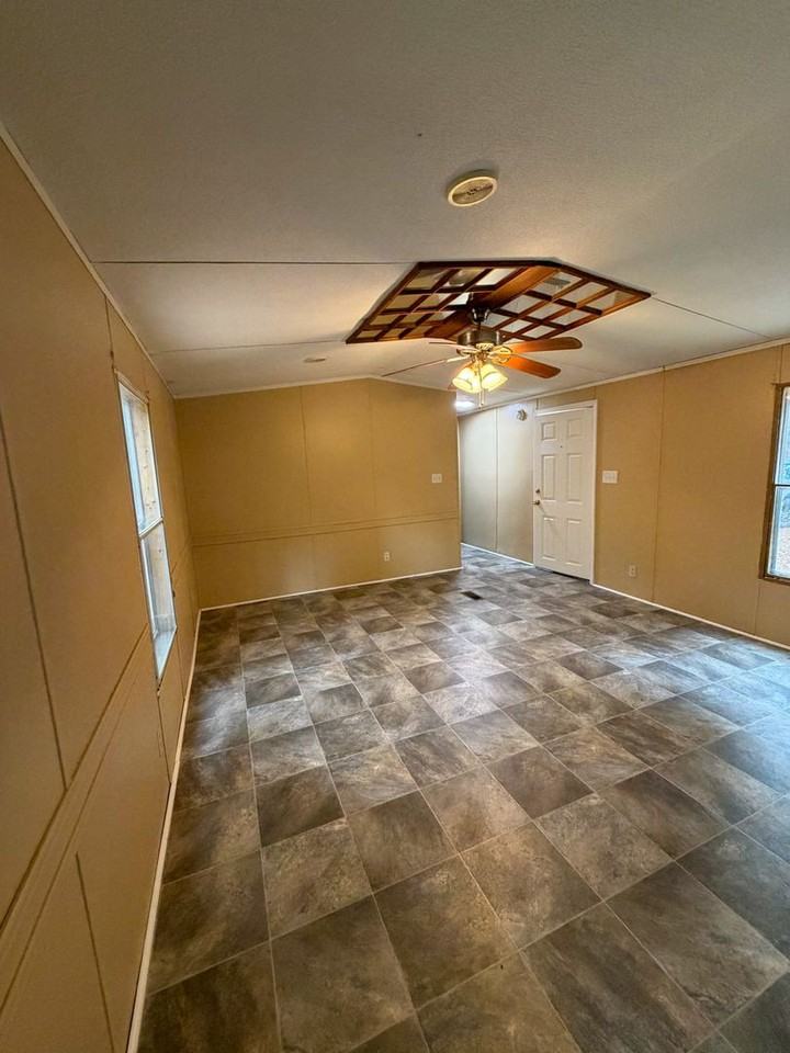 624 Lance Ln - Photo 2 of 10