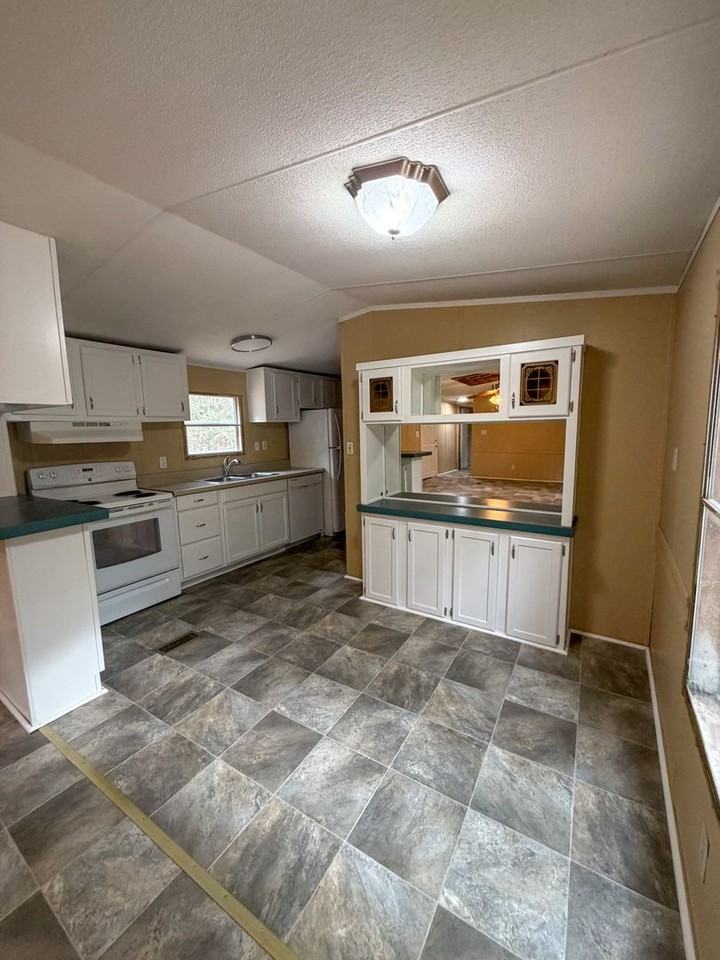 624 Lance Ln - Photo 5 of 10