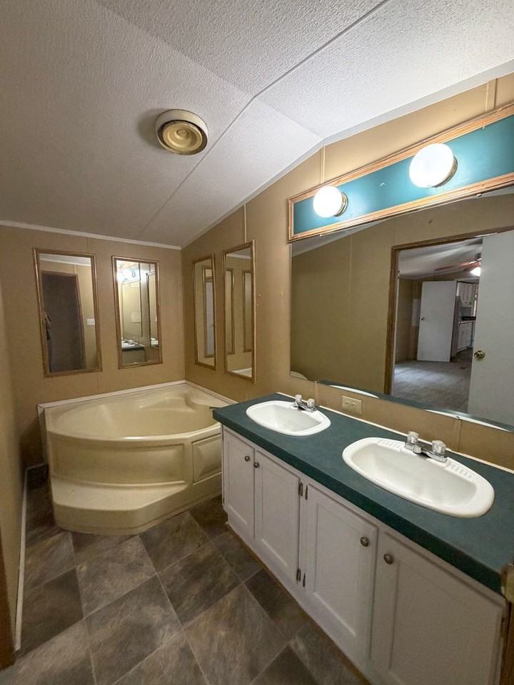 624 Lance Ln - Photo 7 of 10