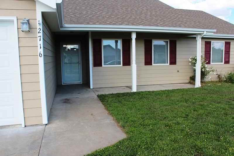 2716 Brookville Dr - Photo 3 of 36