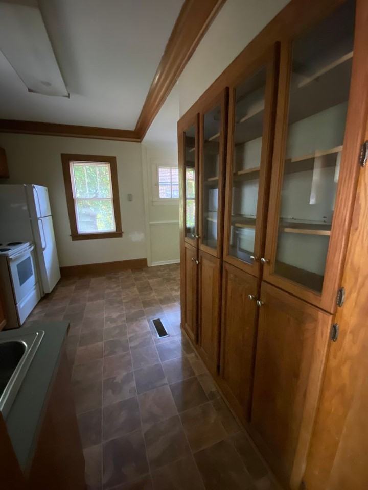 106 N Race St - Photo 6 of 13