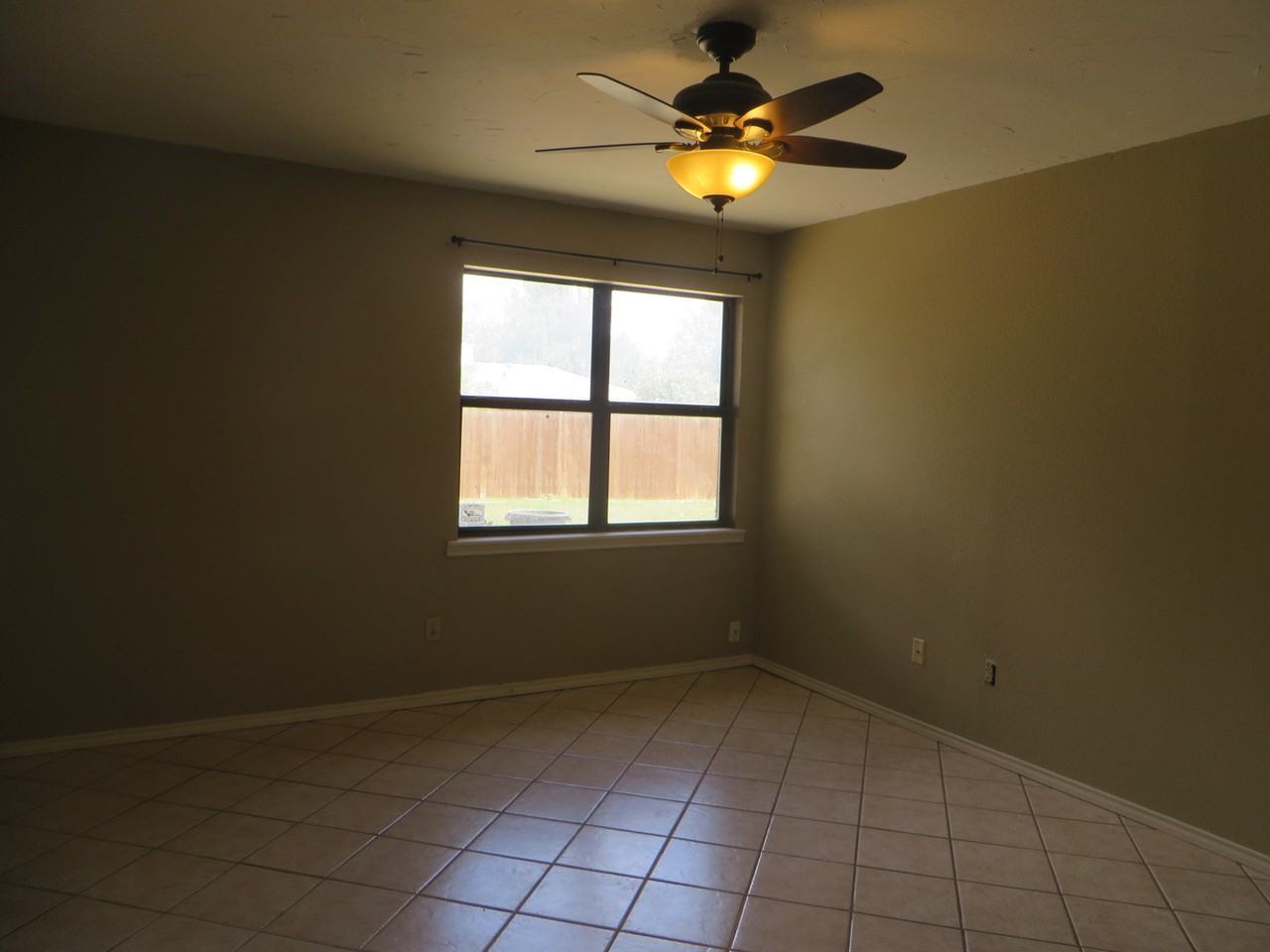 1021 Homestead Dr - Photo 3 of 10