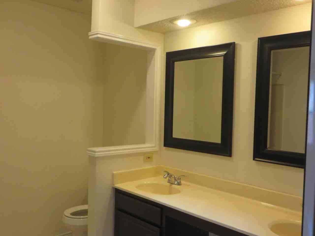 1021 Homestead Dr - Photo 5 of 10