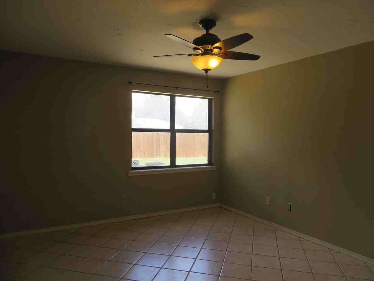 1021 Homestead Dr - Photo 6 of 10