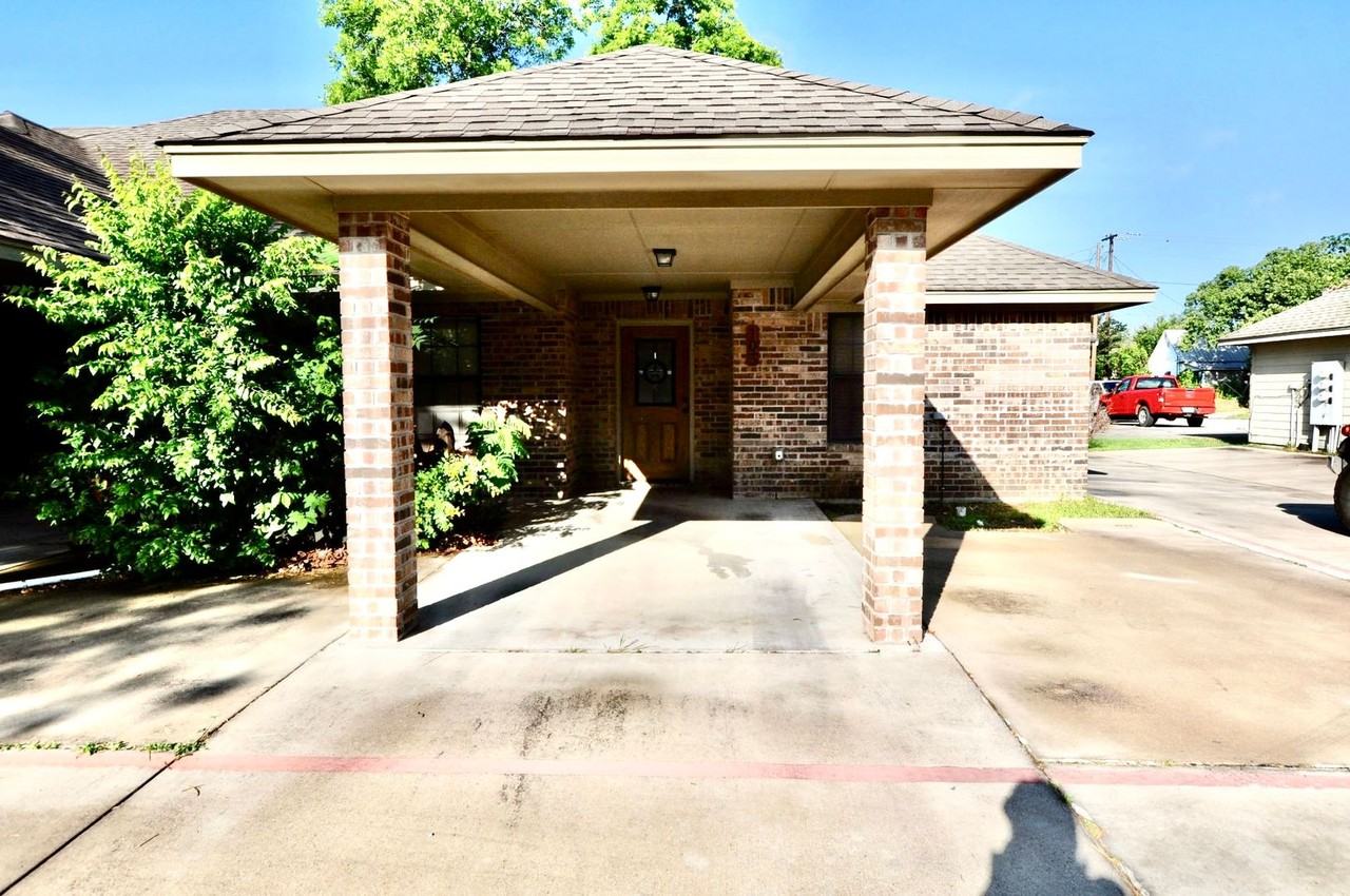 663 W Tarleton St - Photo 2 of 18