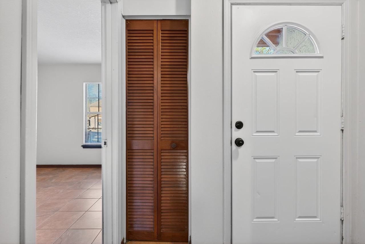 4482 Melissa Ct W - Photo 3 of 23