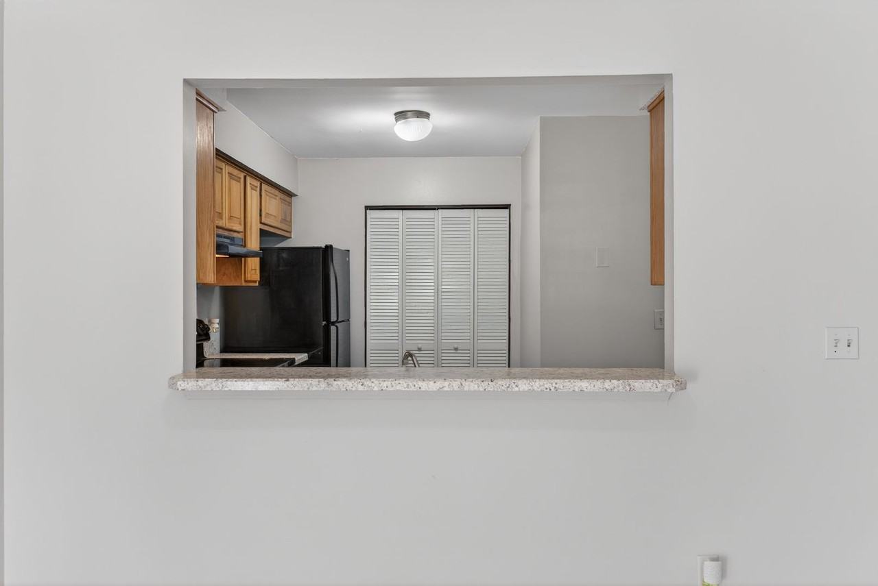 4482 Melissa Ct W - Photo 6 of 23