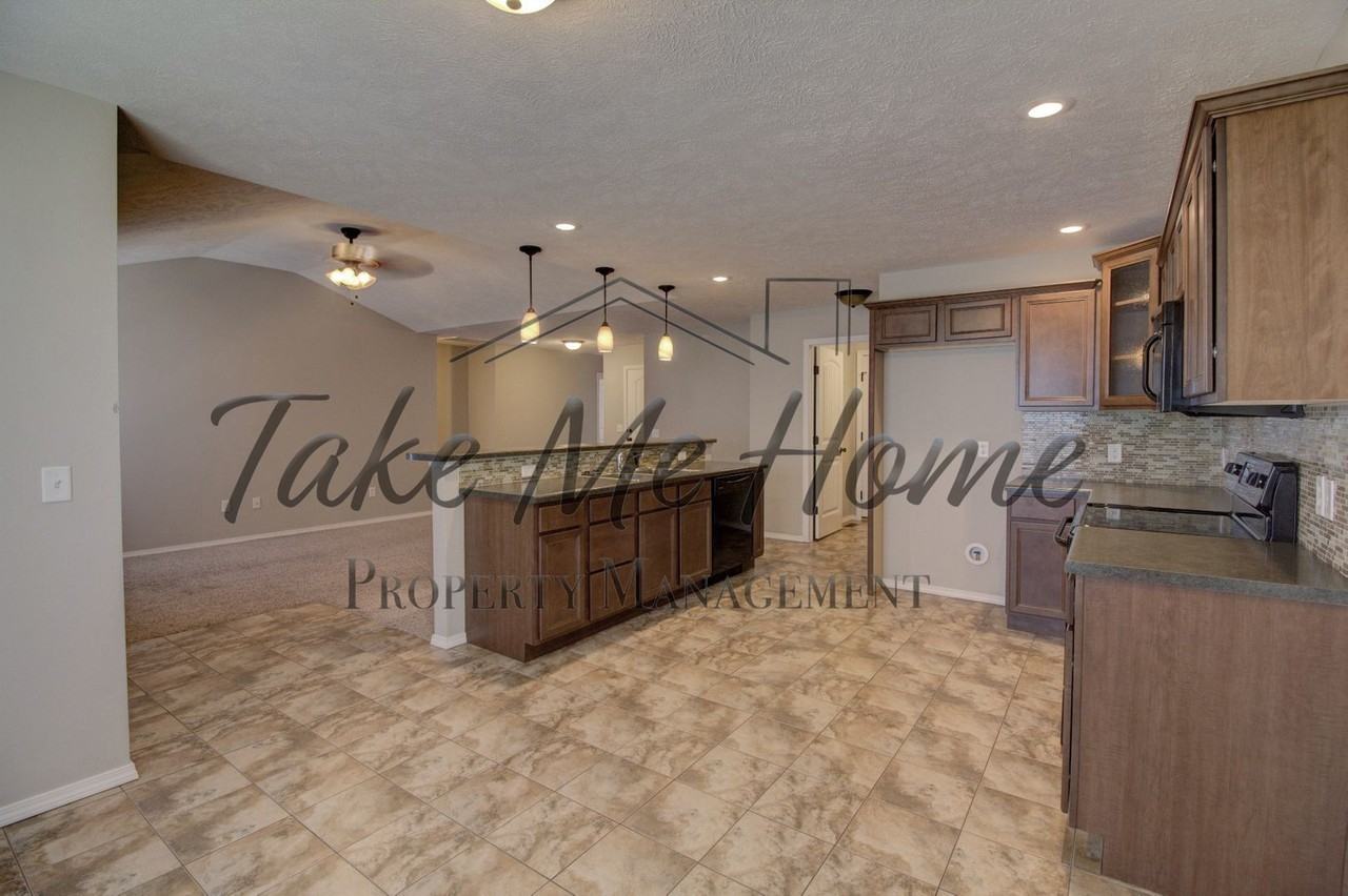 860 E Purple Martin St - Photo 4 of 21