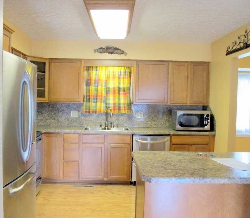 927 Woods Hollow Dr - Photo 2 of 23