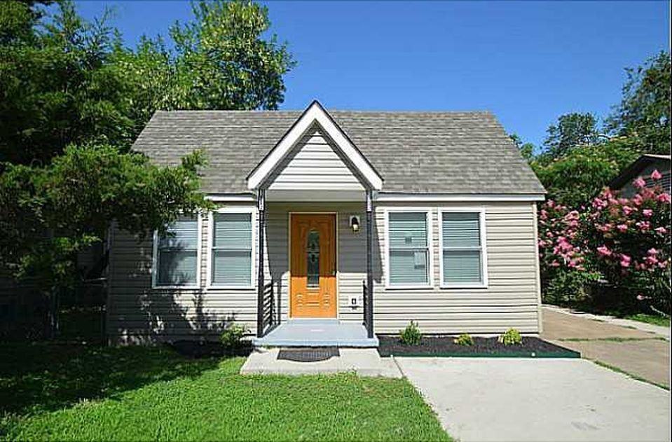 1502 Barkley St - Photo 2 of 19