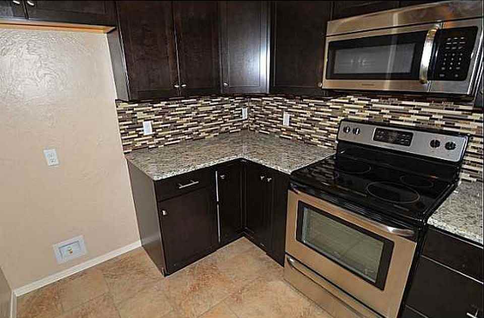 1502 Barkley St - Photo 7 of 19