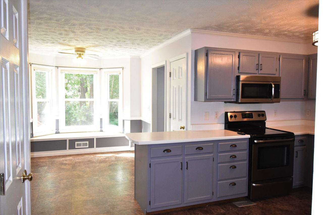 6405 Rolling Meadows Ln - Photo 4 of 22