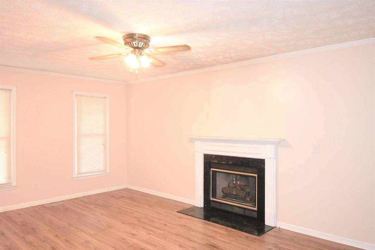 6405 Rolling Meadows Ln - Photo 7 of 22