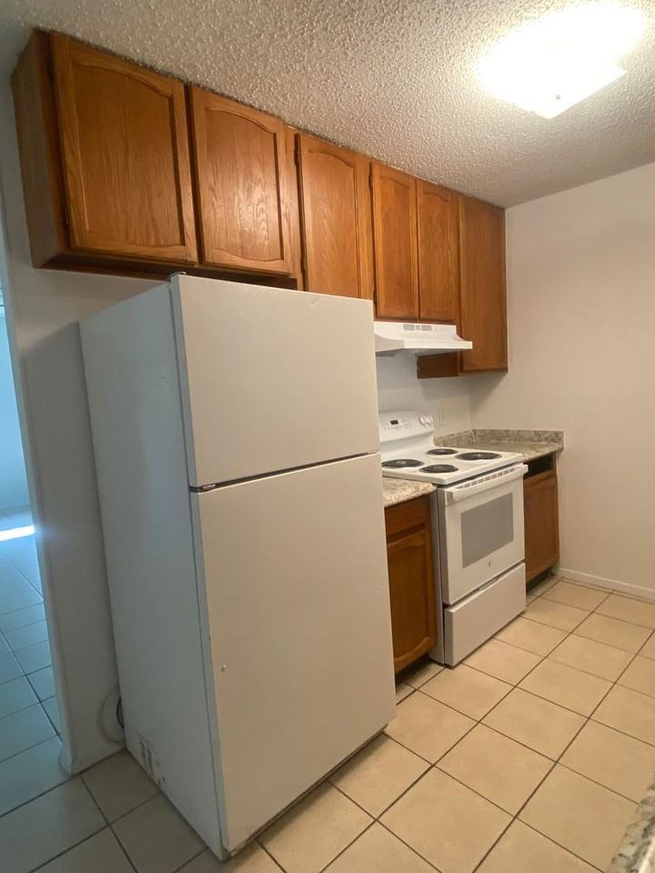 2414 Bunker Hill Dr #B - Photo 5 of 15