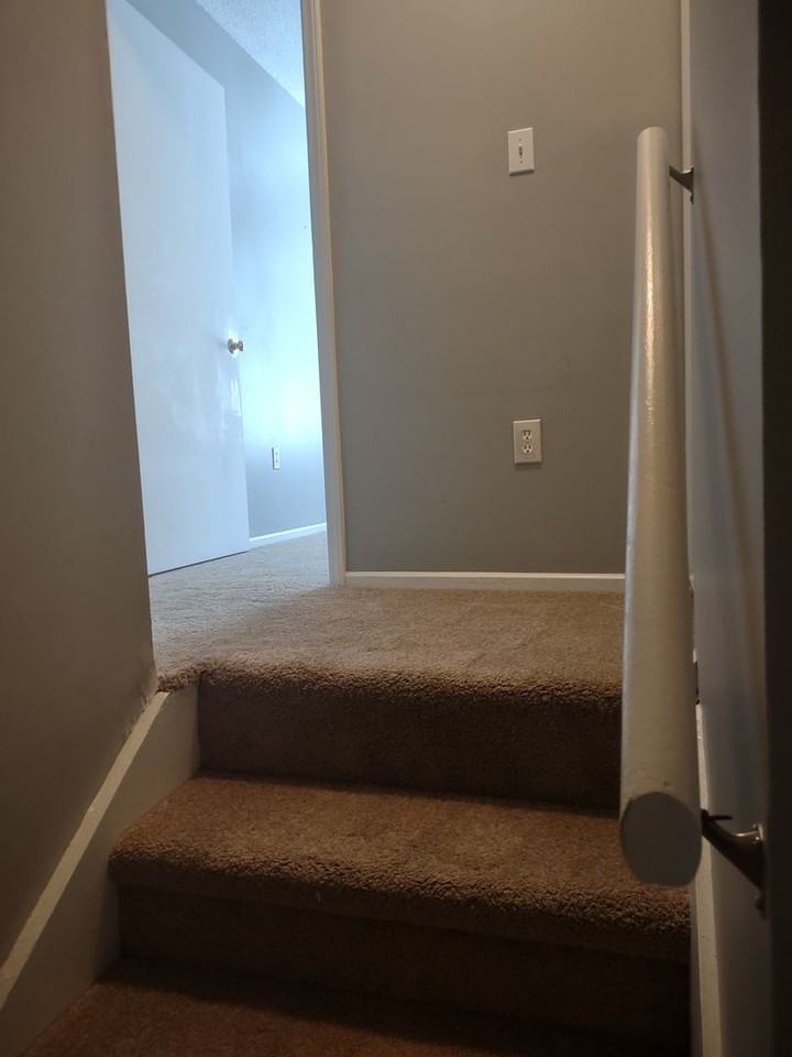 1183 Hulon Ln - Photo 4 of 31