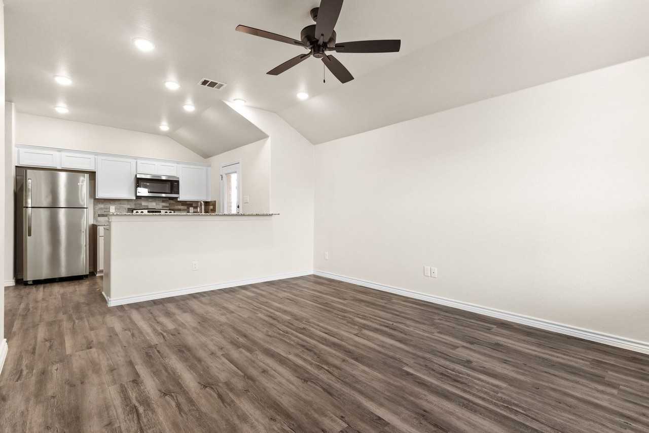 305 Lost Trl - Photo 2 of 15