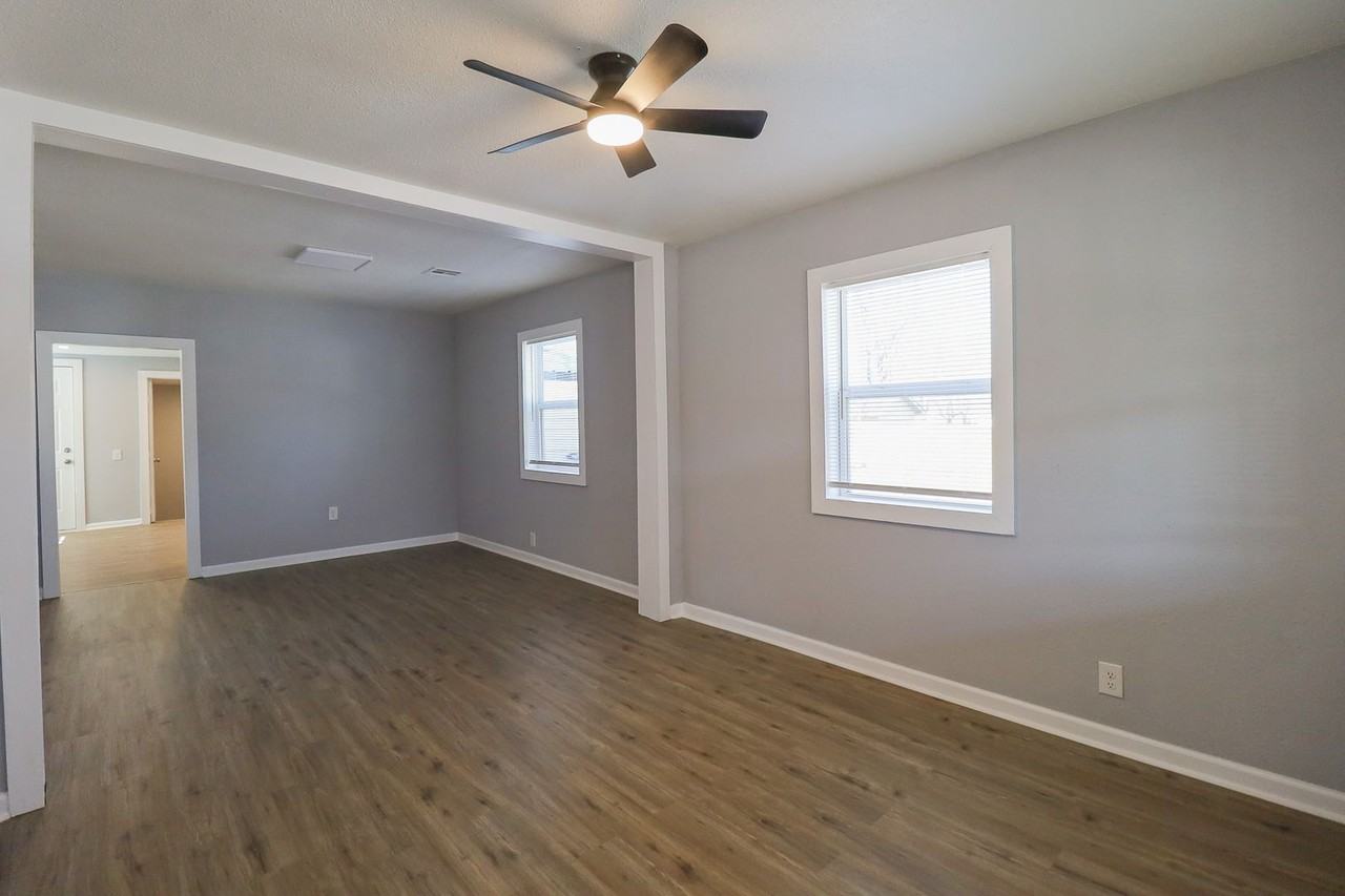 2012 N Atlanta Ct - Photo 3 of 24