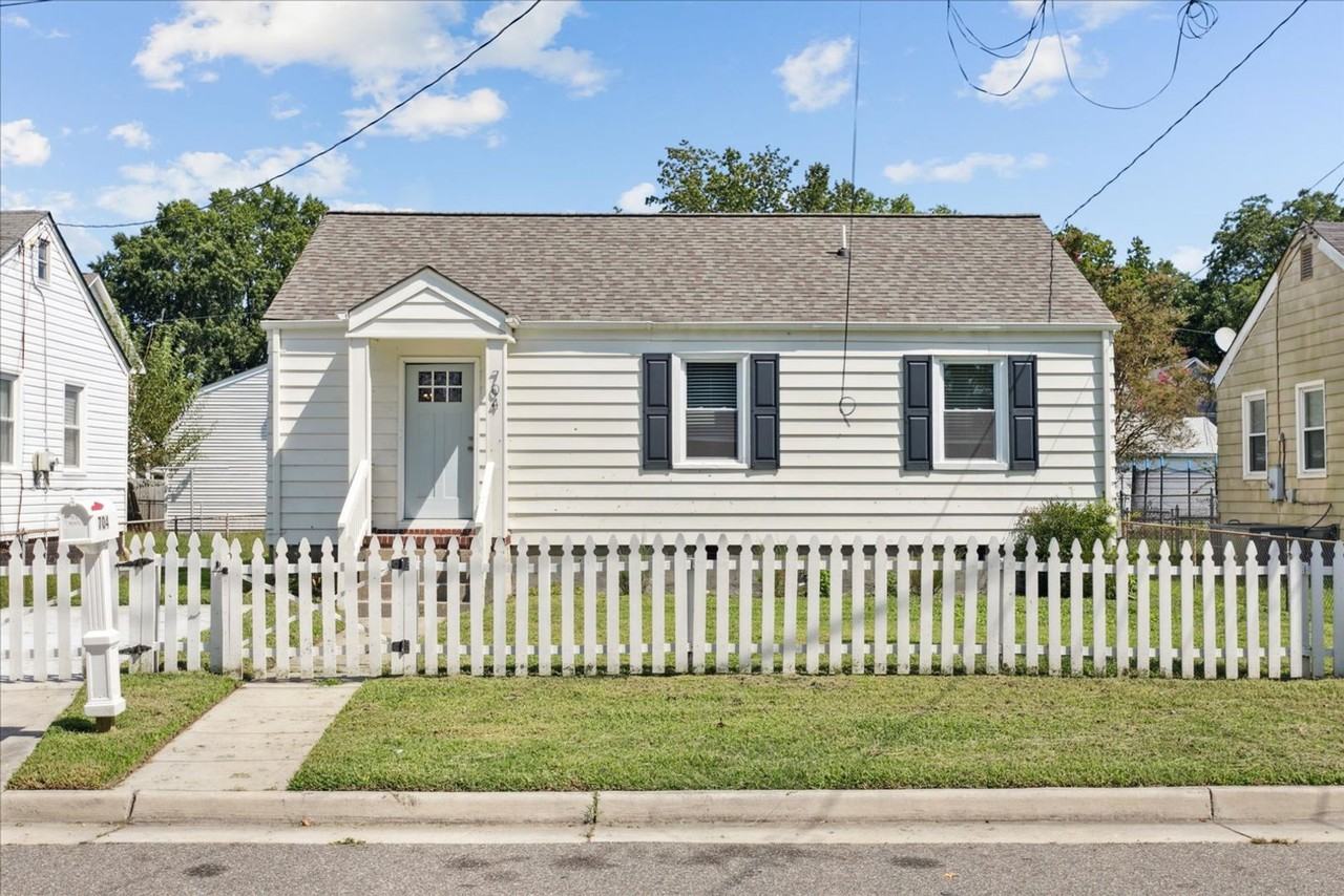 704 Homestead Ave - Photo 2 of 25