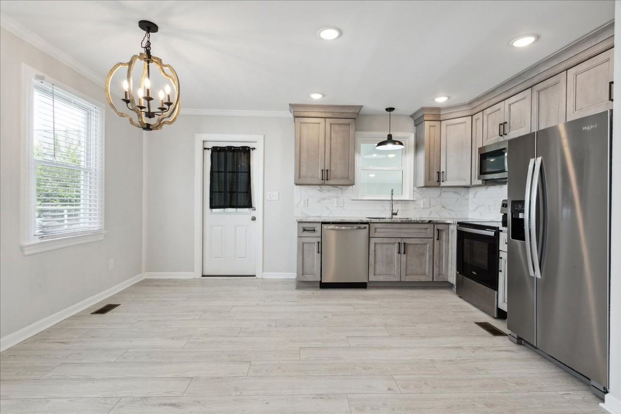 704 Homestead Ave - Photo 7 of 25