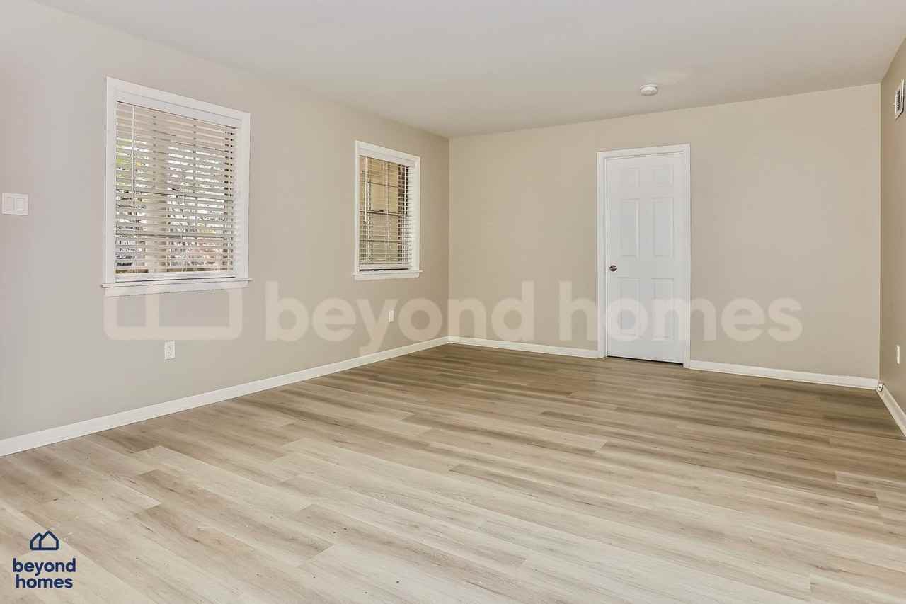 610 Beverly Ave W - Photo 4 of 19