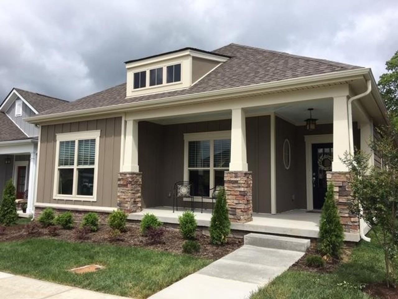 2081 Kirkwall Dr - Photo 2 of 22