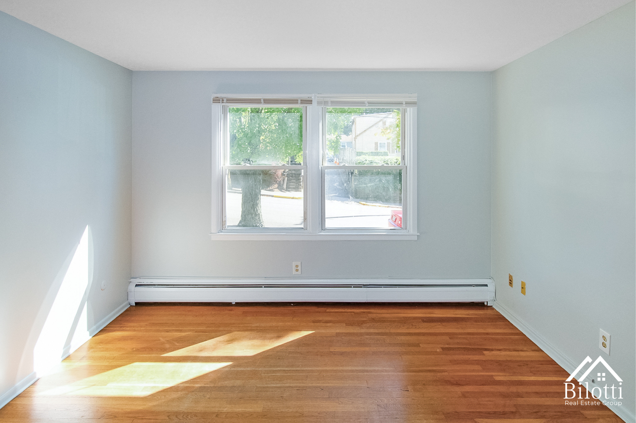 10 Beechwood Ave - Photo 5 of 11