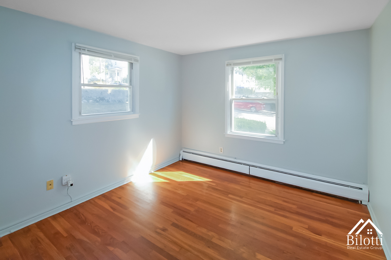 10 Beechwood Ave - Photo 6 of 11