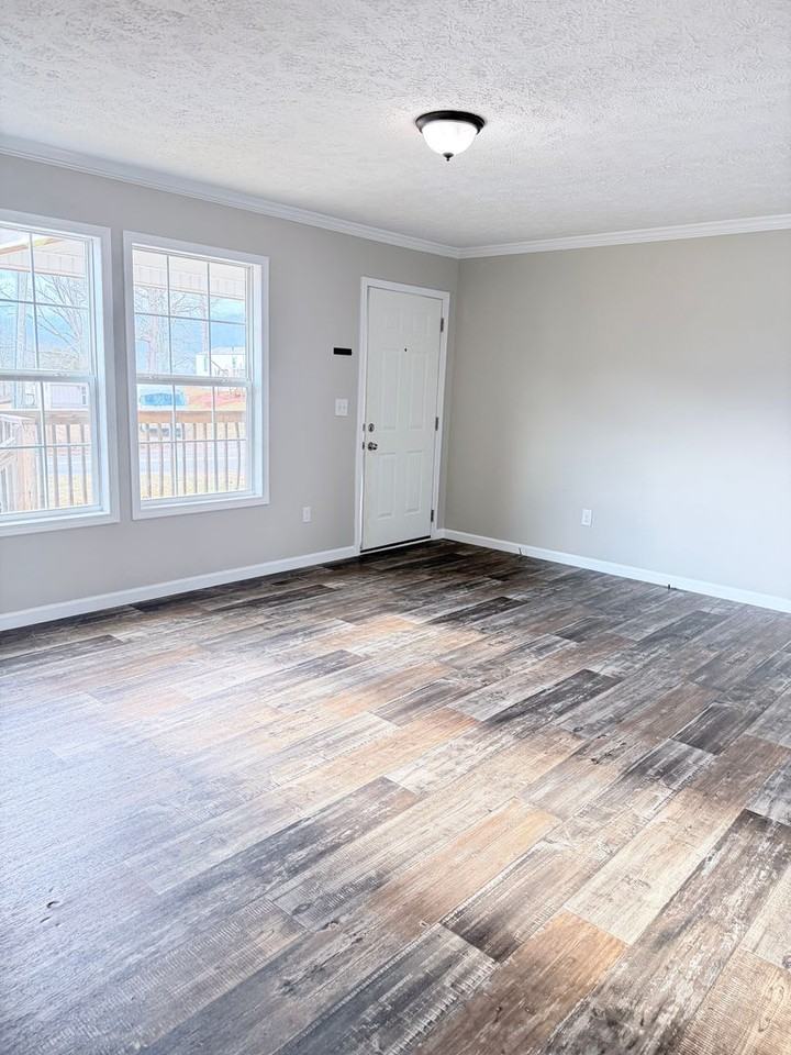 542 Old Newfound Rd - Photo 2 of 10