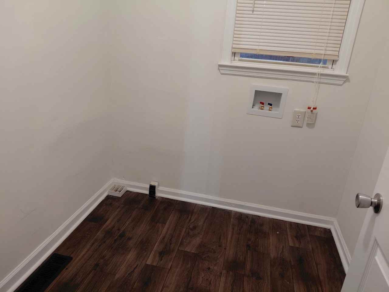 2945 Jefferson St - Photo 7 of 8