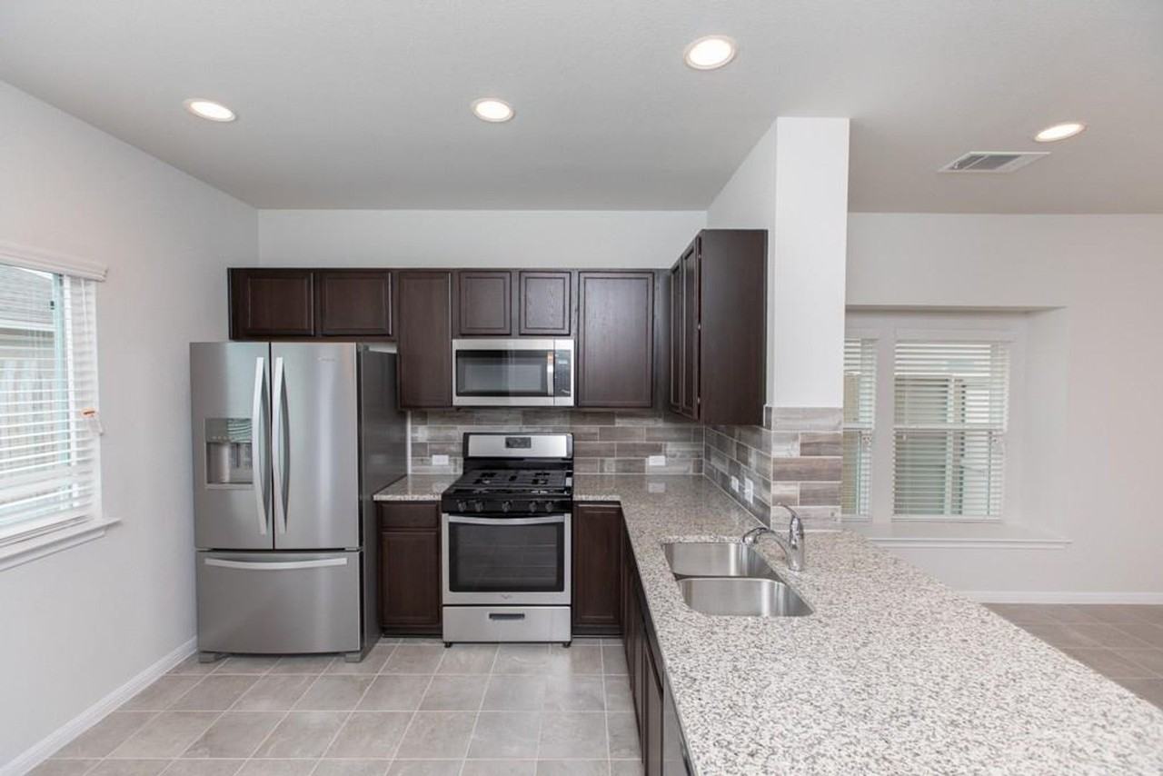 18016 Lungo St - Photo 6 of 23