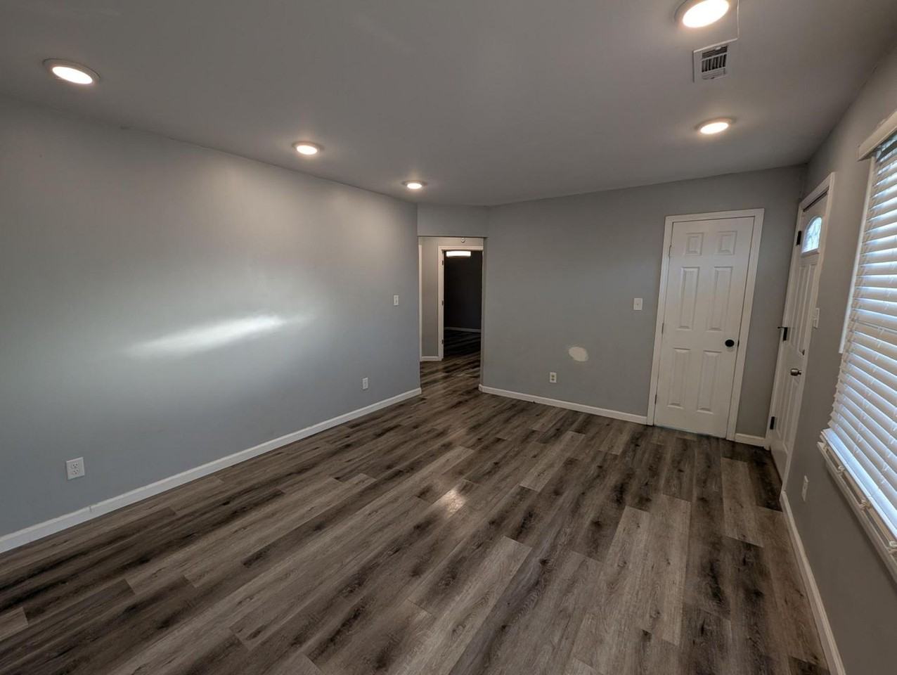 9870 Dennis Dr - Photo 2 of 14