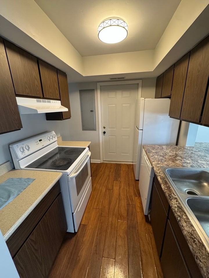 5028 Woodmark Dr - Photo 3 of 7