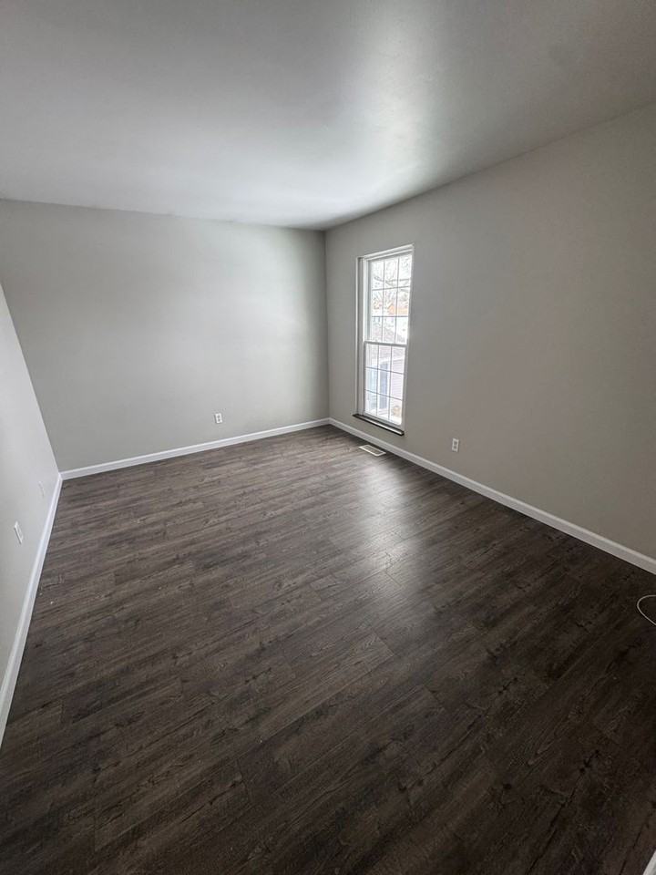 5028 Woodmark Dr - Photo 4 of 7