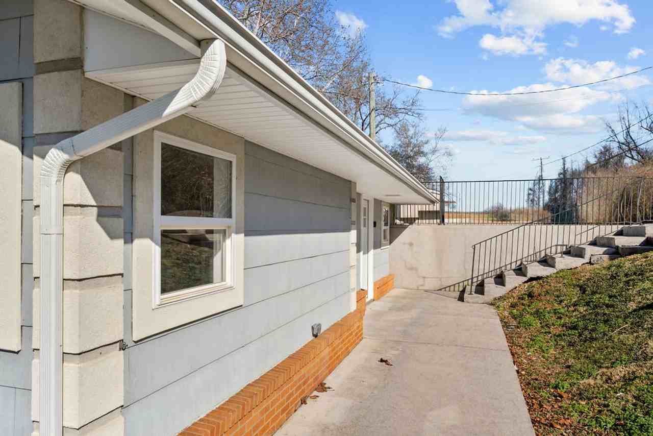 4919 Riversedge Rd - Photo 2 of 29