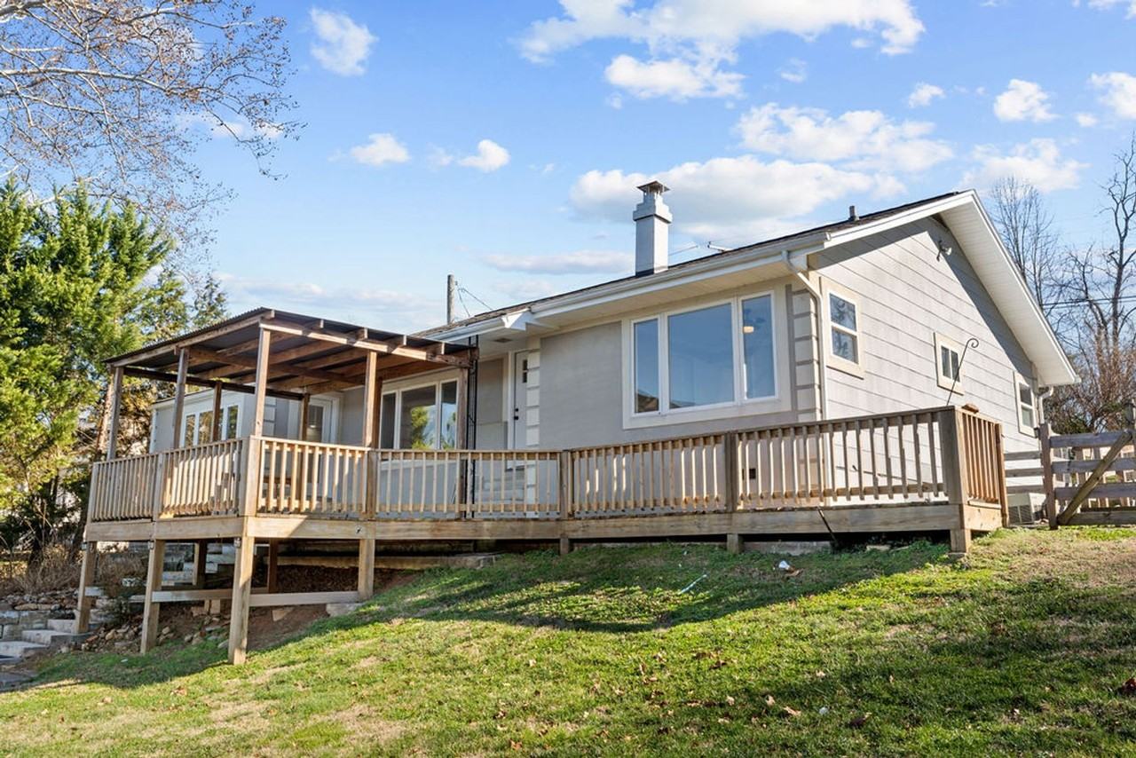 4919 Riversedge Rd - Photo 3 of 29