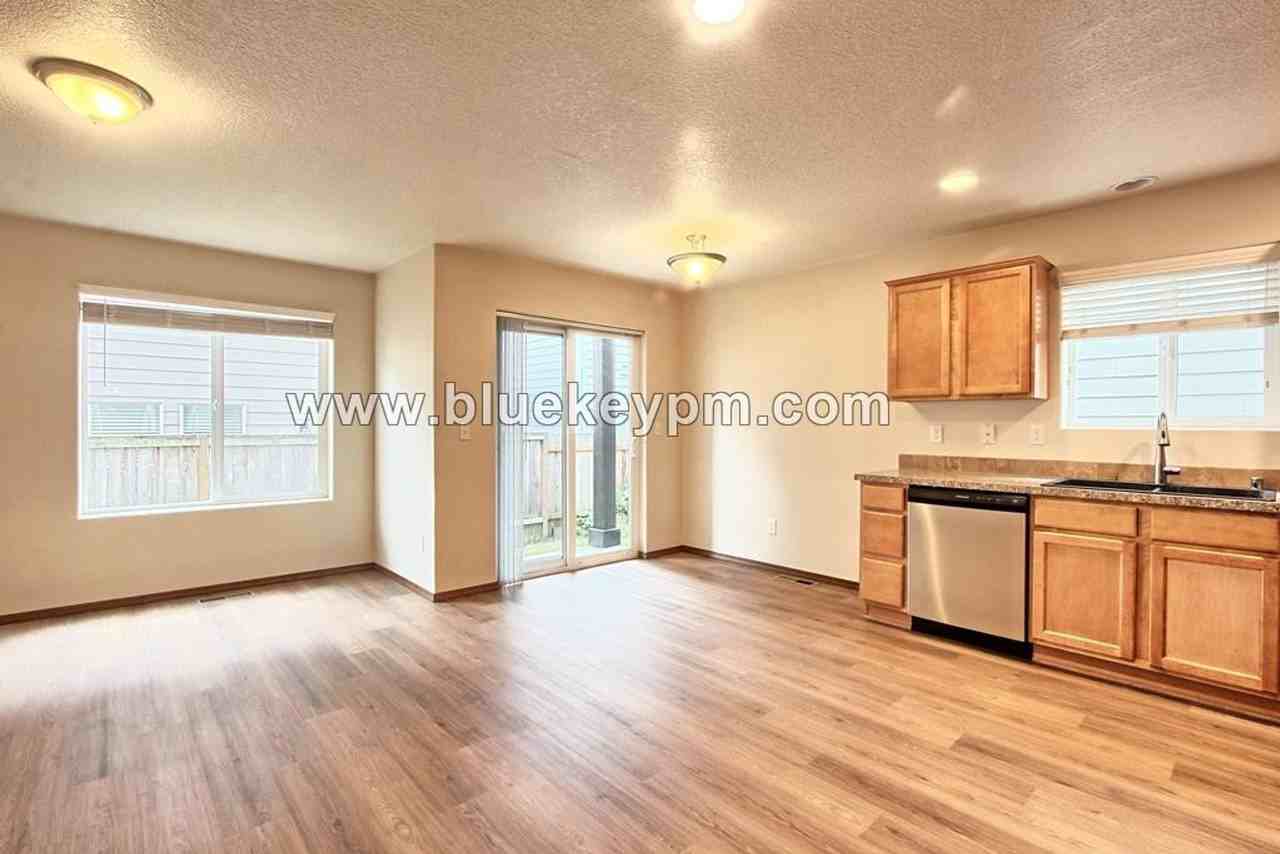 7415 Ne 59th St - Photo 3 of 15