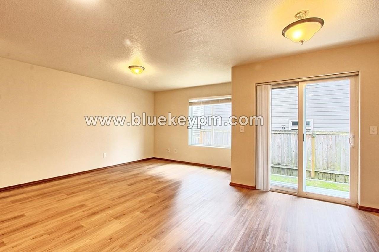 7415 Ne 59th St - Photo 4 of 15