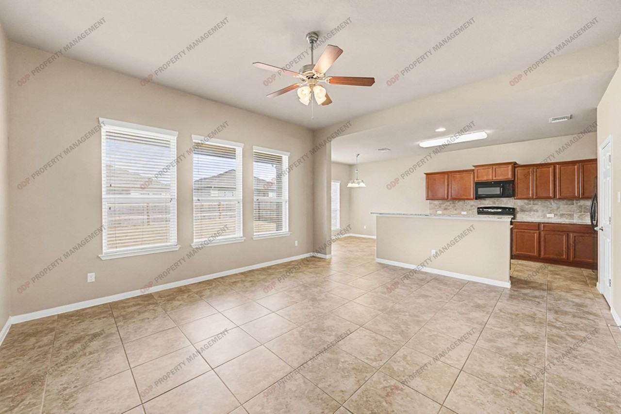 8108 Honeysuckle - Photo 4 of 24