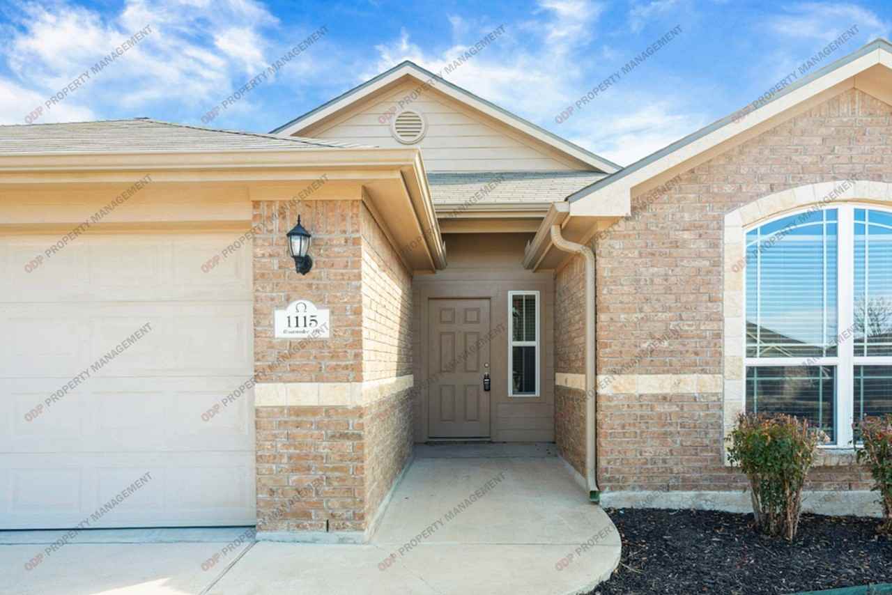 1115 Roanoke Dr - Photo 3 of 26